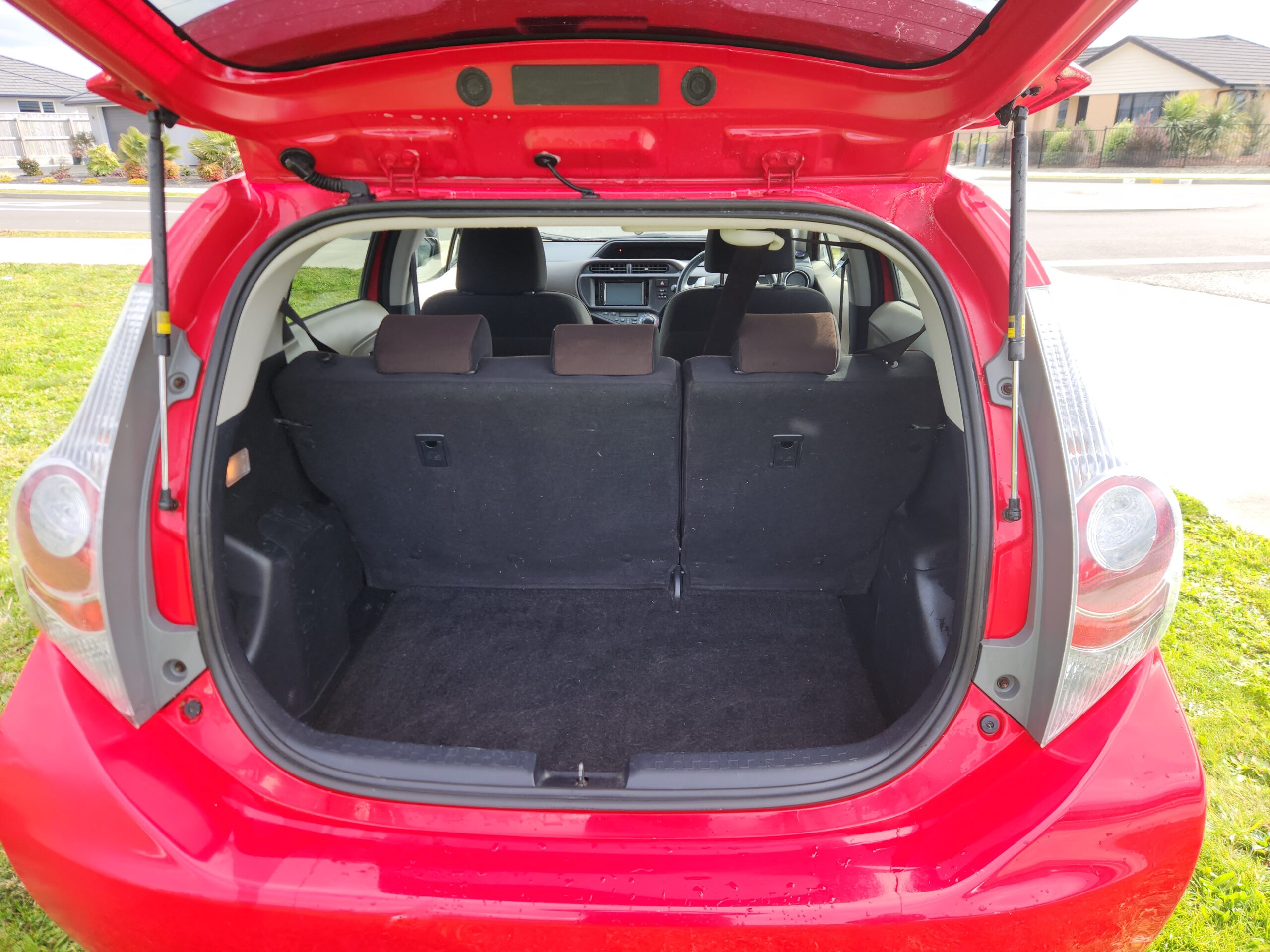 Vehicle photograph 4