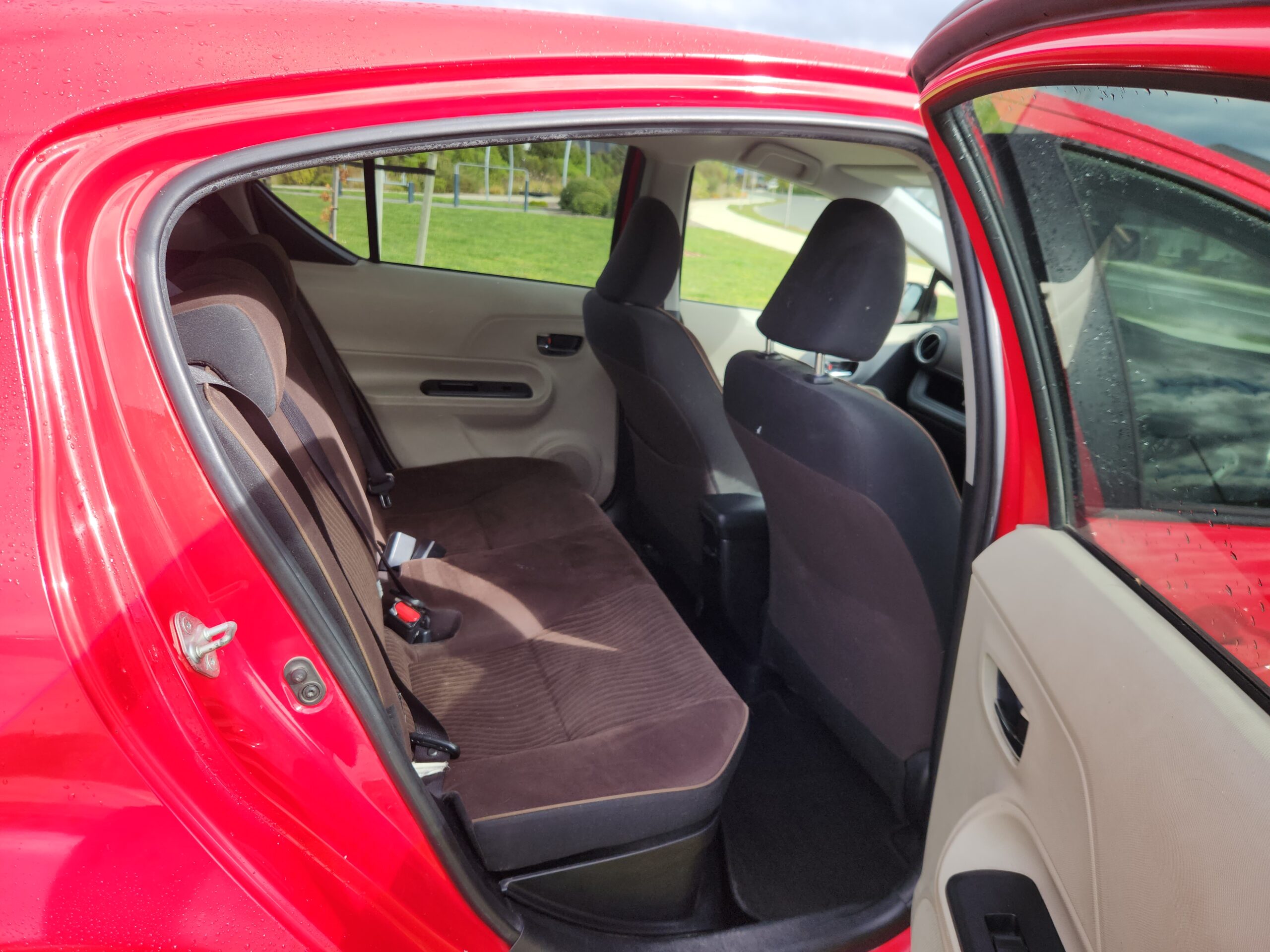 Vehicle photograph 5