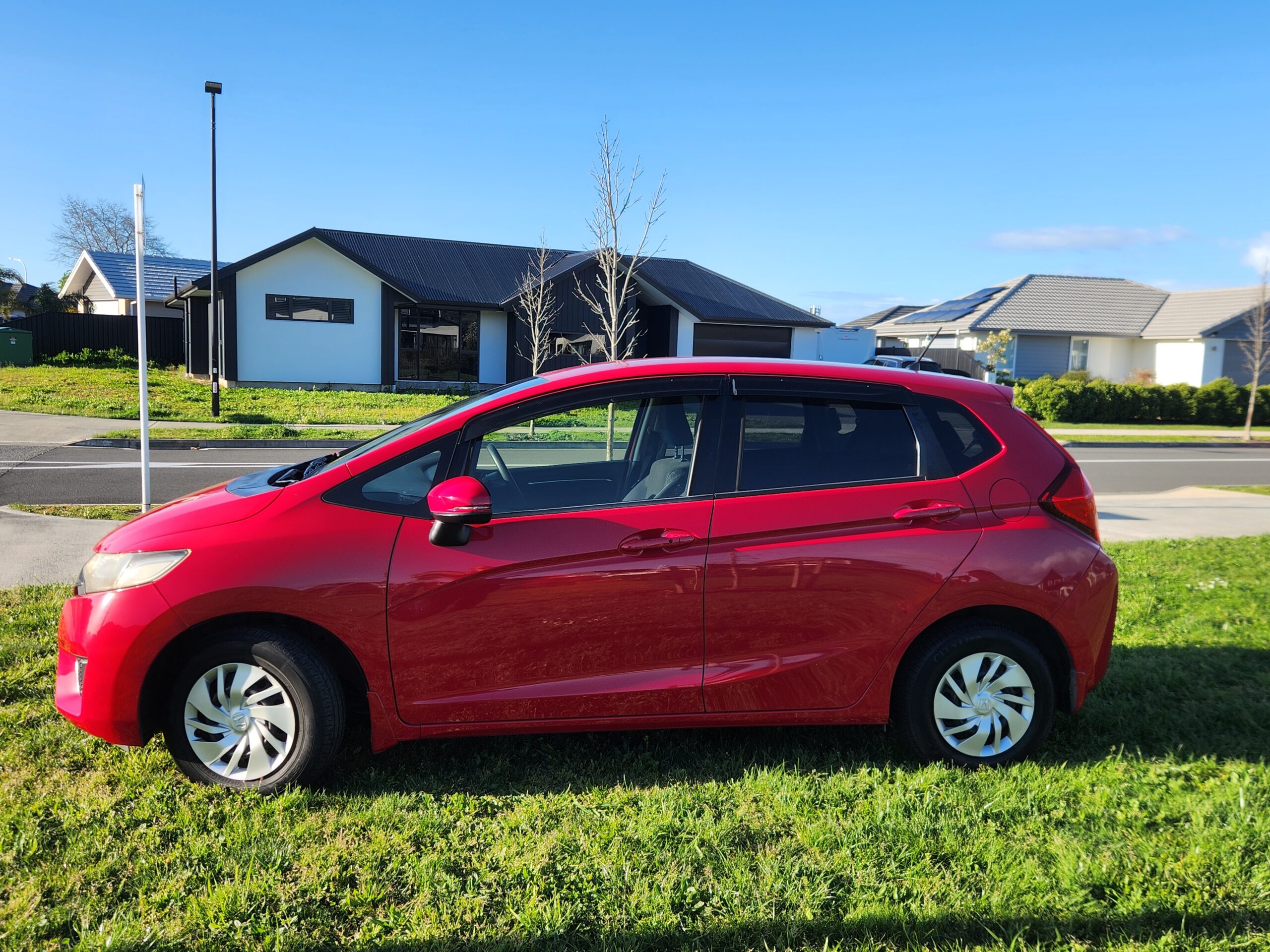 Vehicle photograph 2