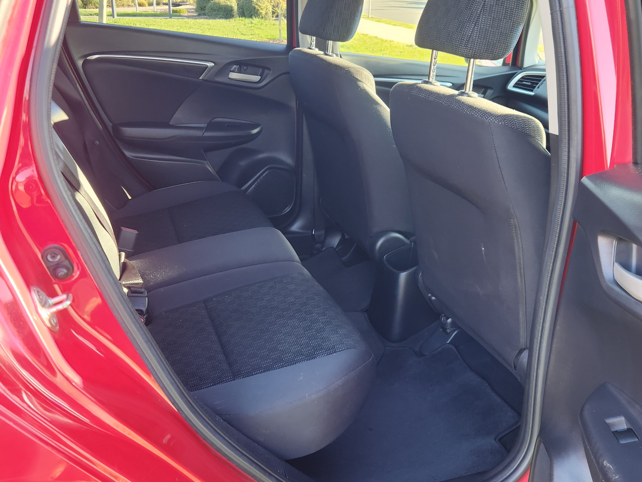 Vehicle photograph 6