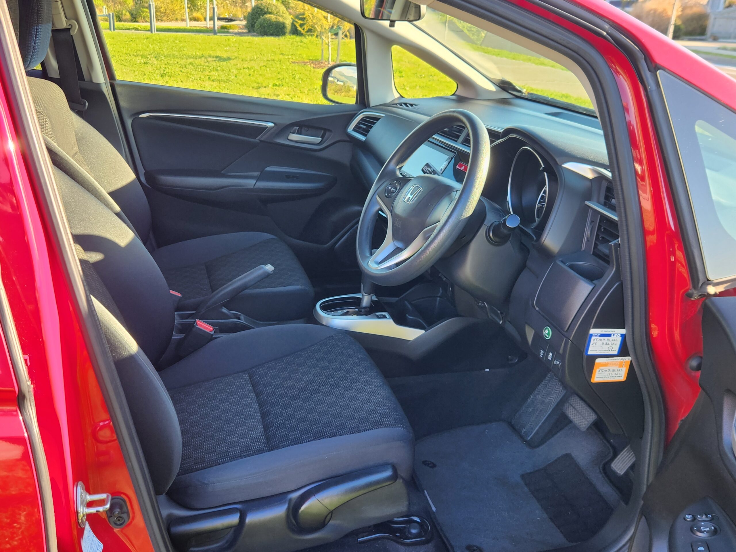 Vehicle photograph 7