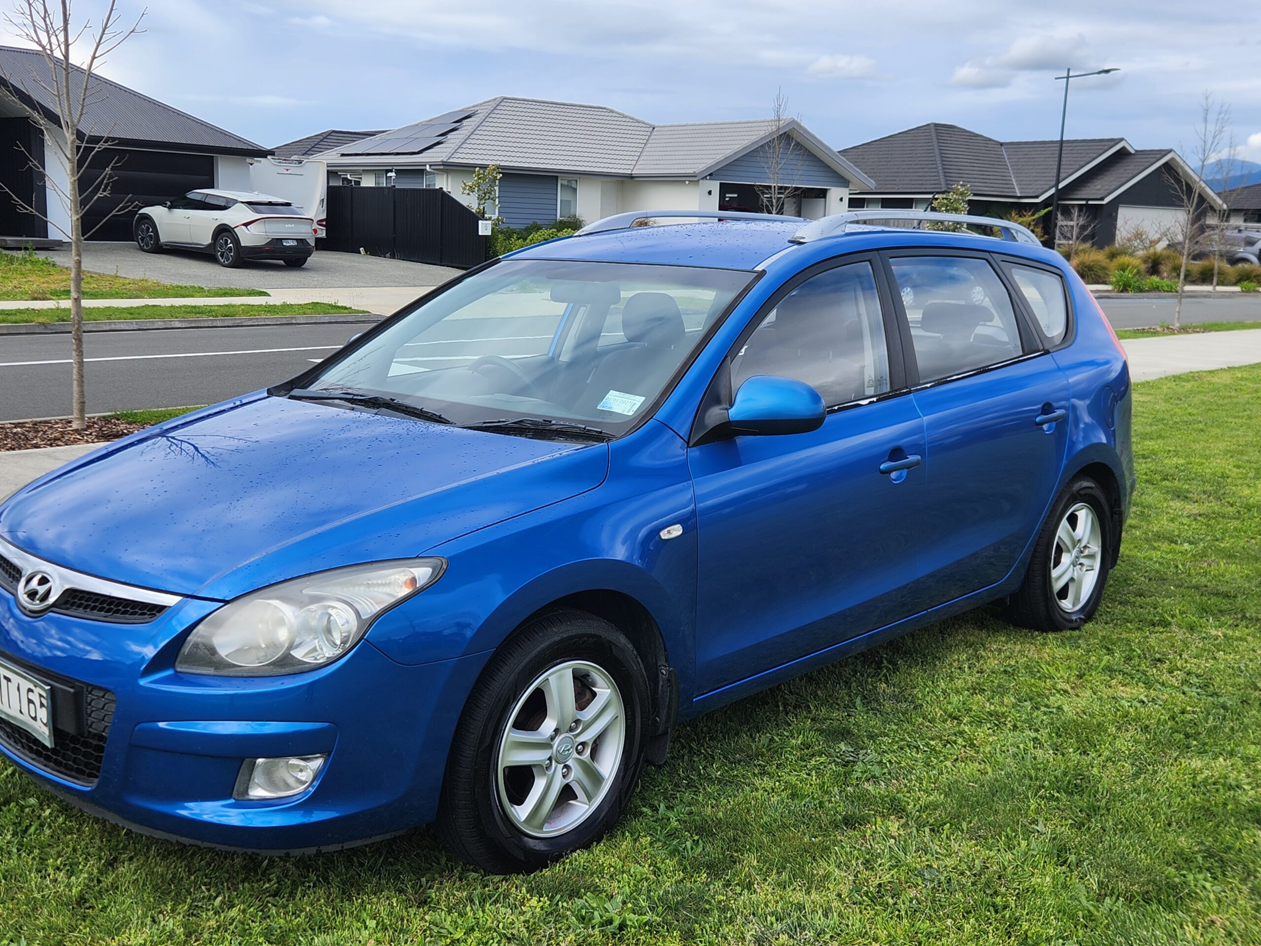Vehicle photograph 2