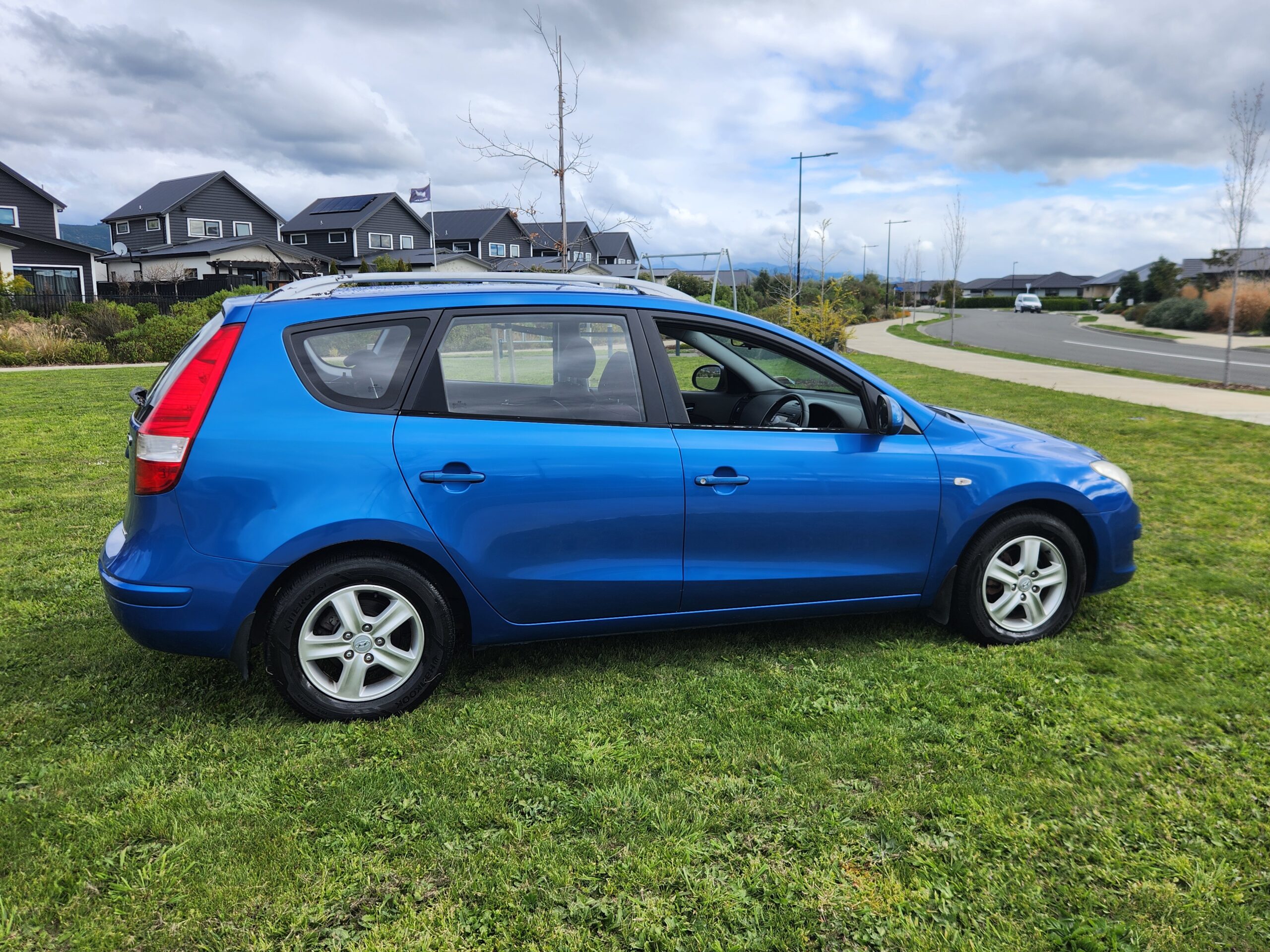 Vehicle photograph 3