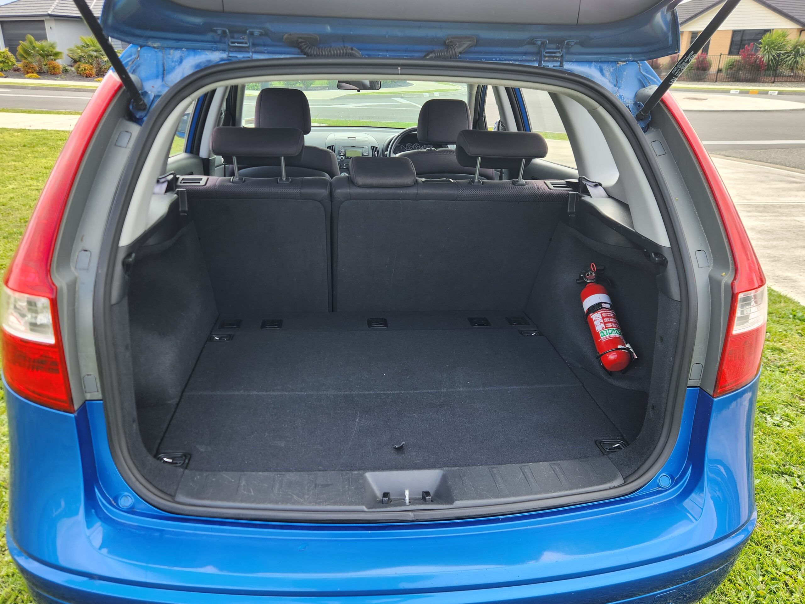 Vehicle photograph 5