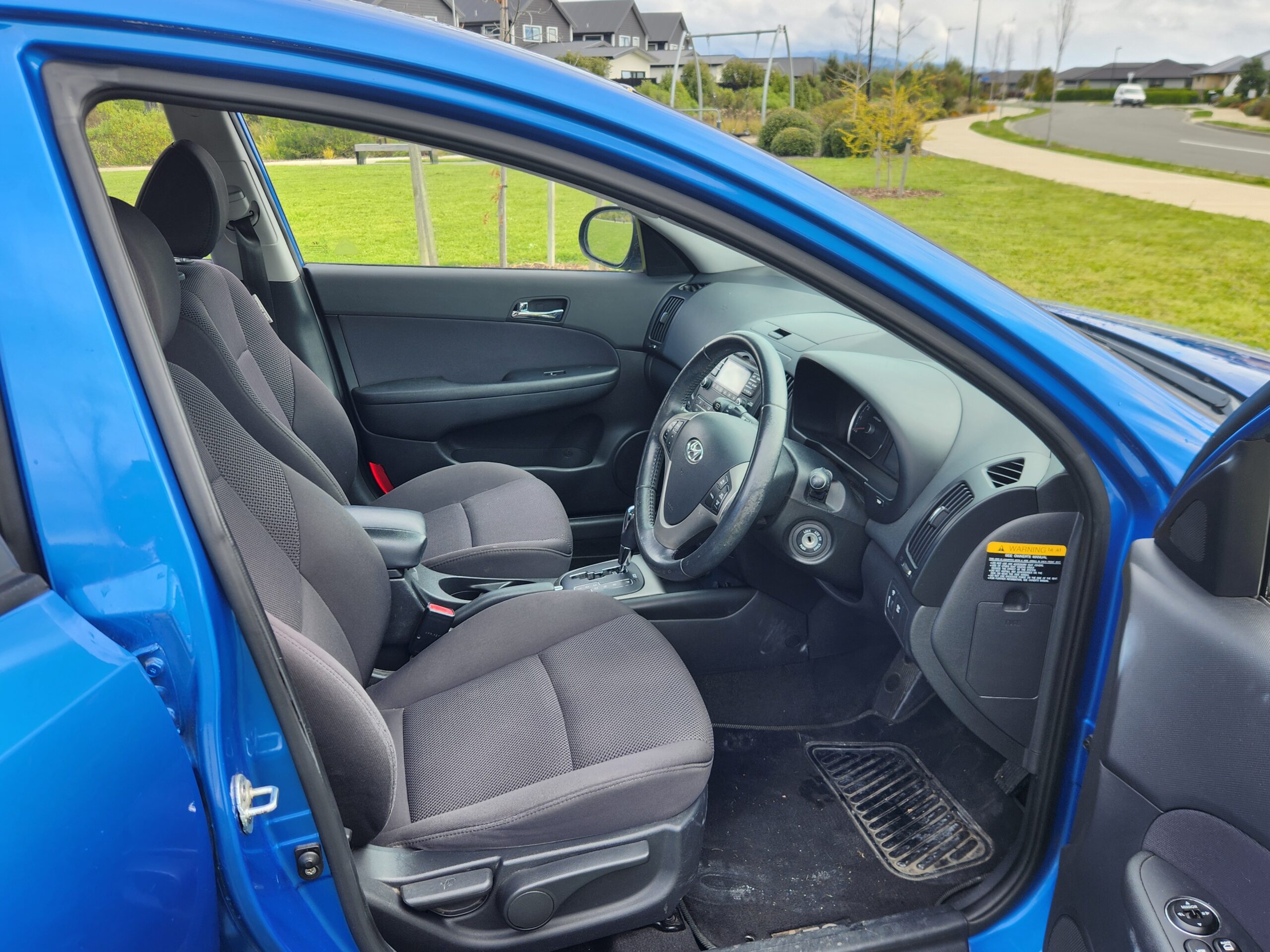 Vehicle photograph 7