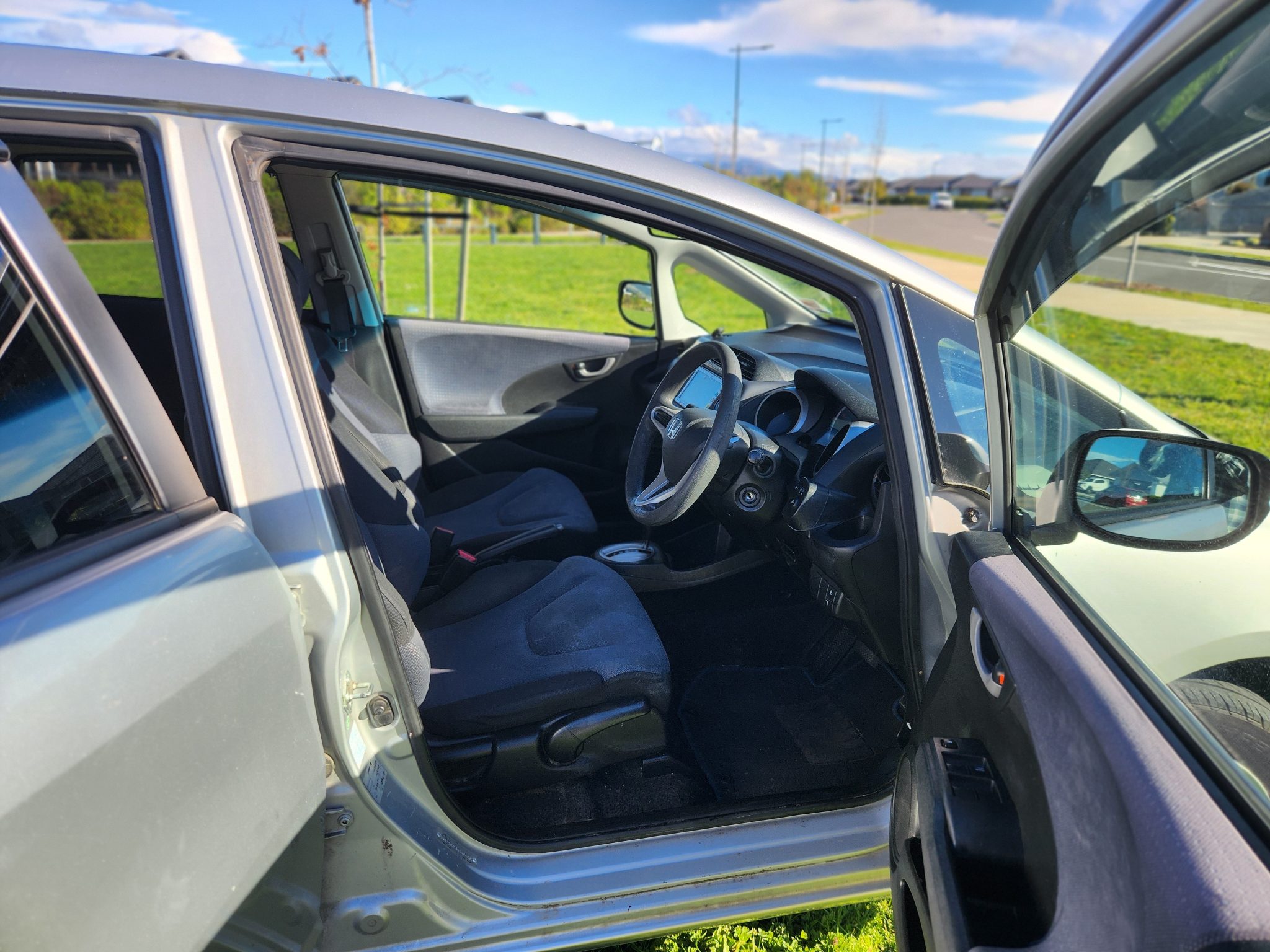 Vehicle photograph 7
