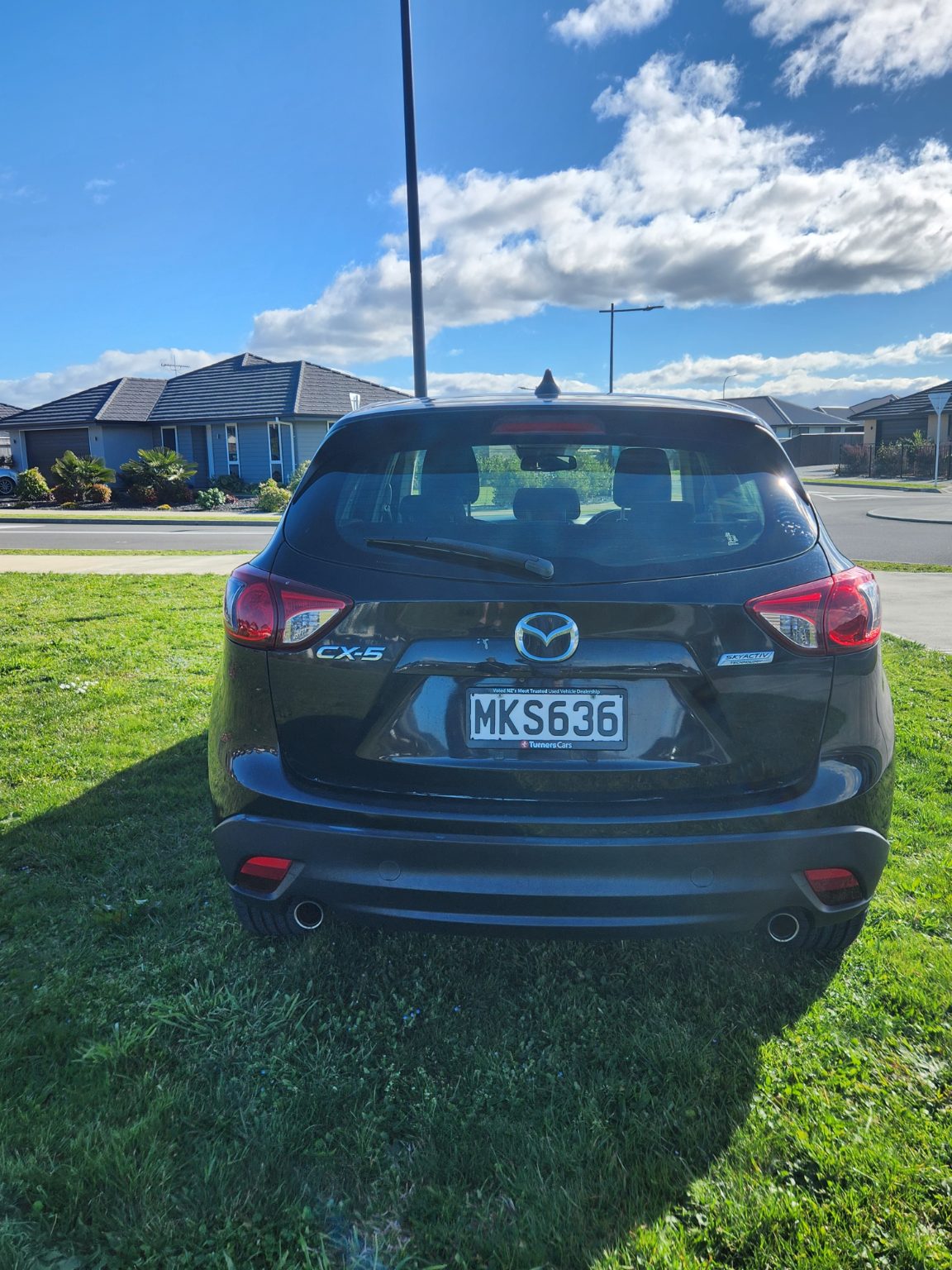 Vehicle photograph 4