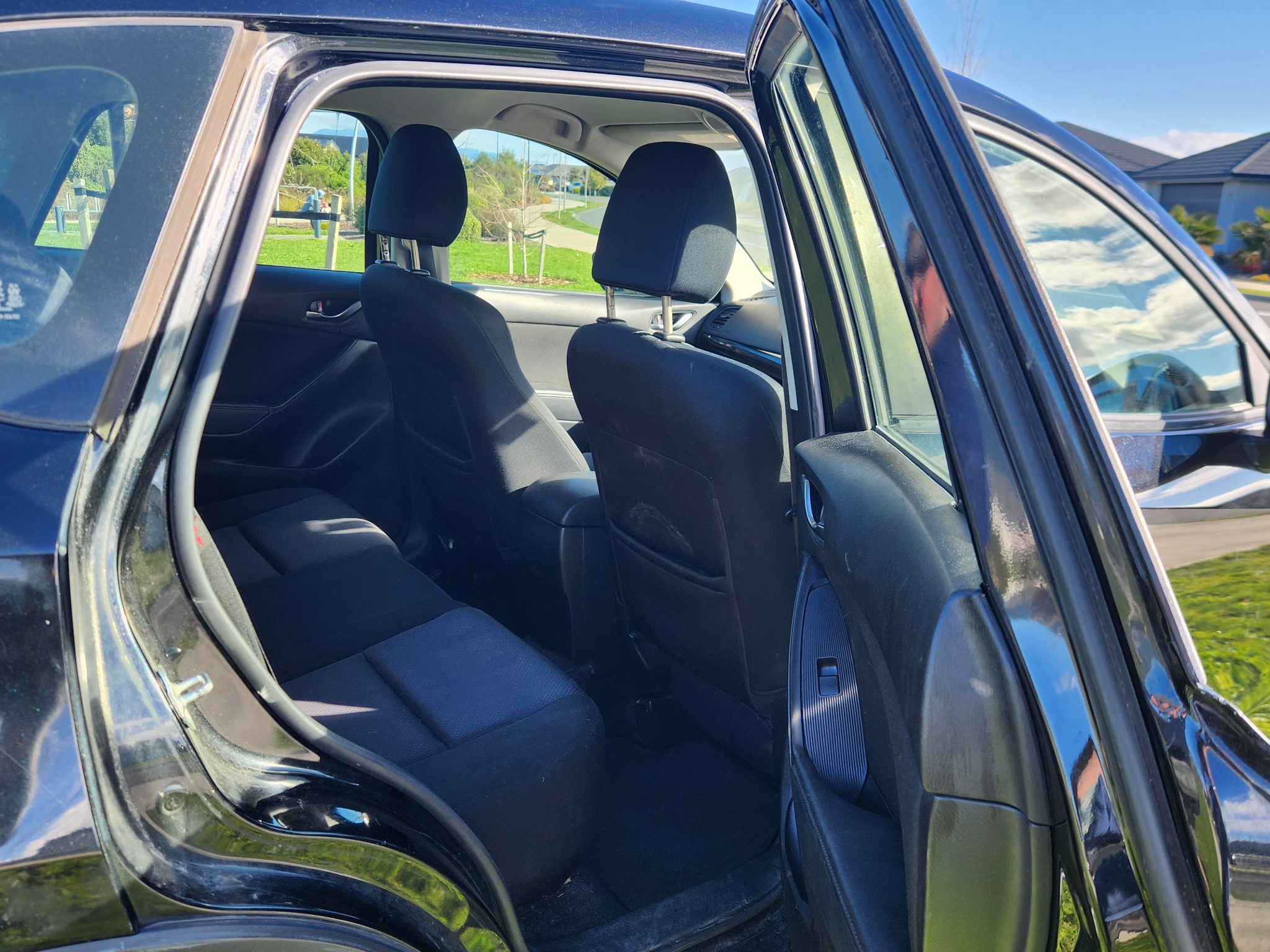 Vehicle photograph 5