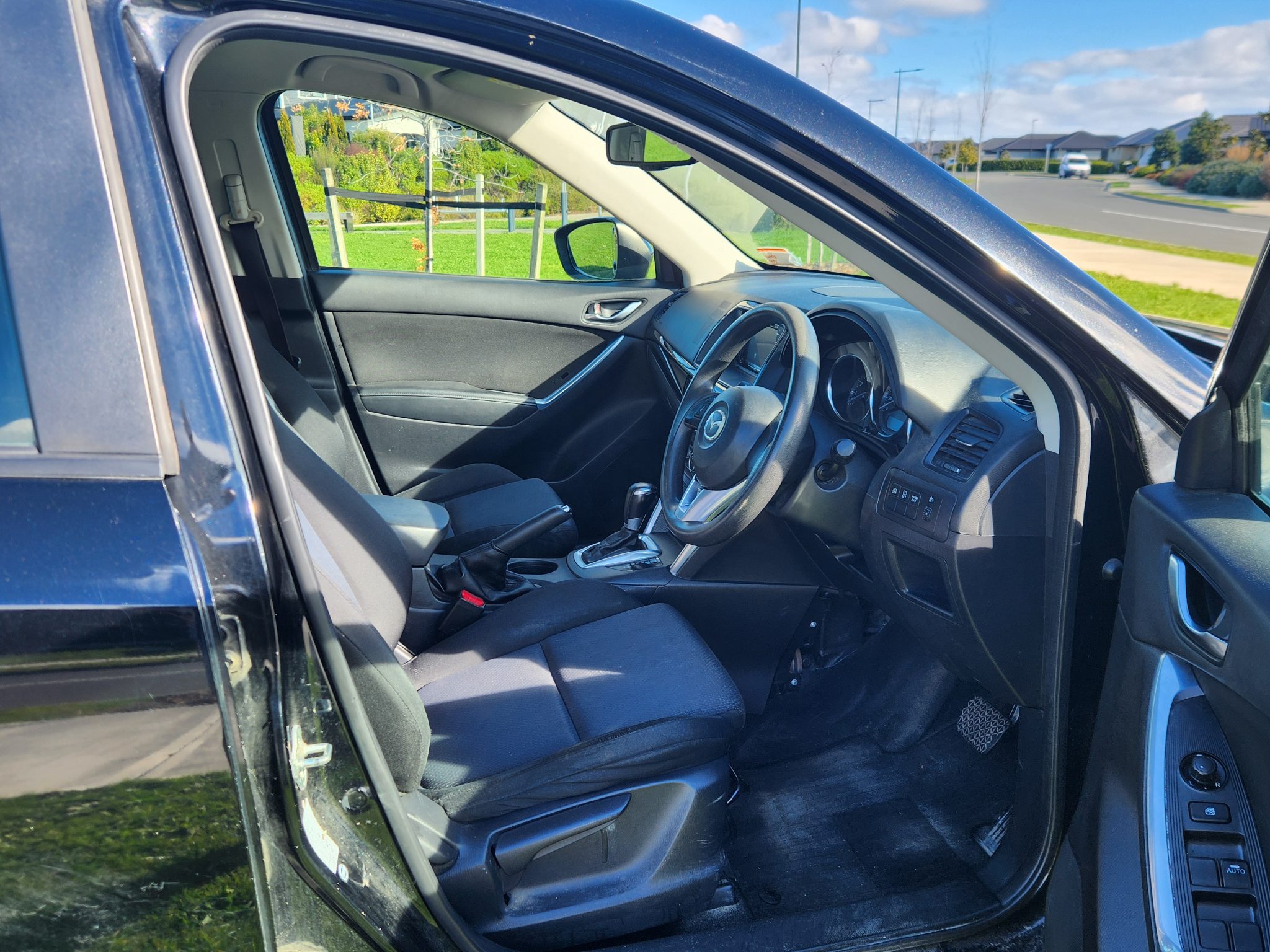 Vehicle photograph 6