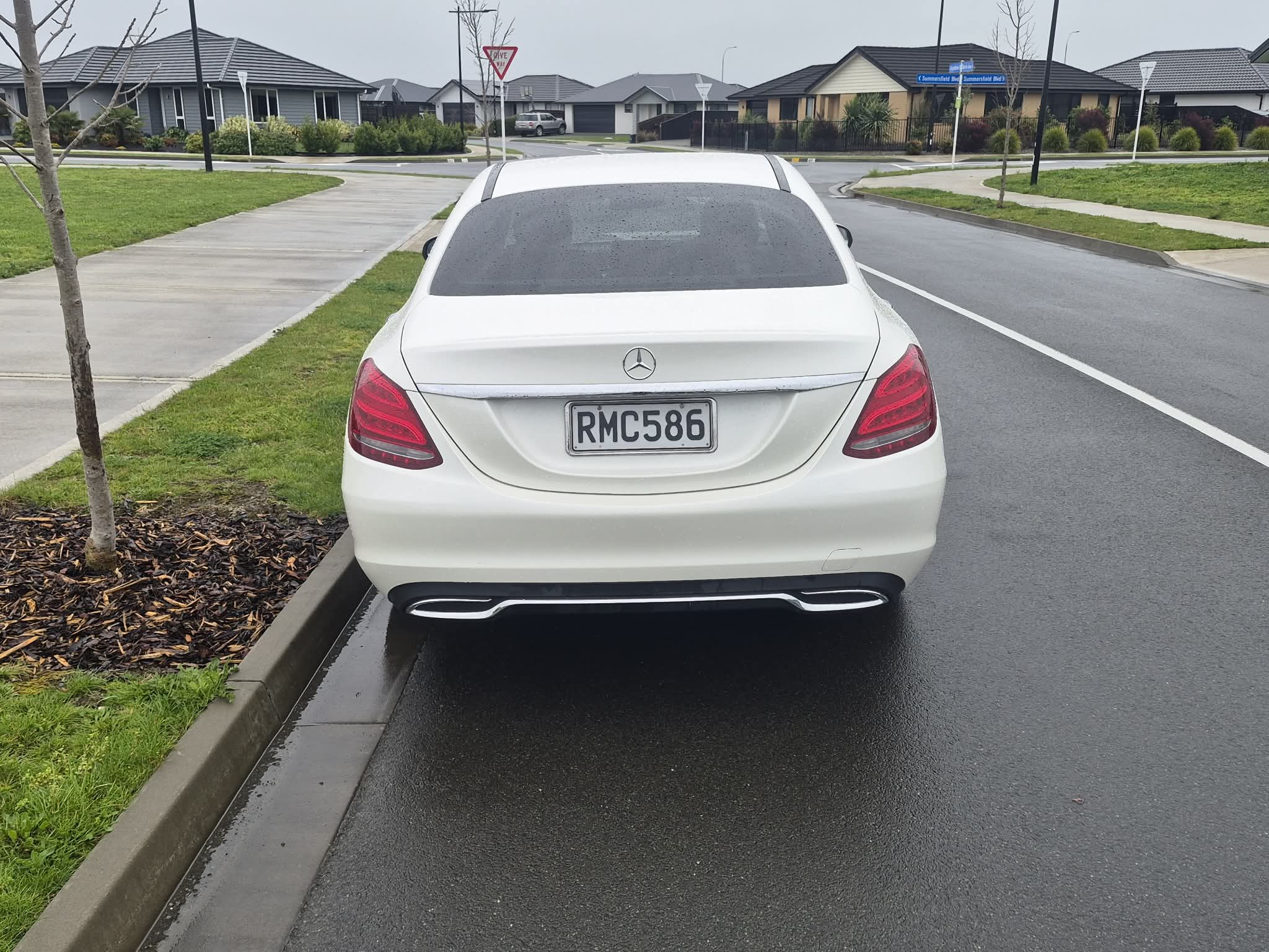 Vehicle photograph 4