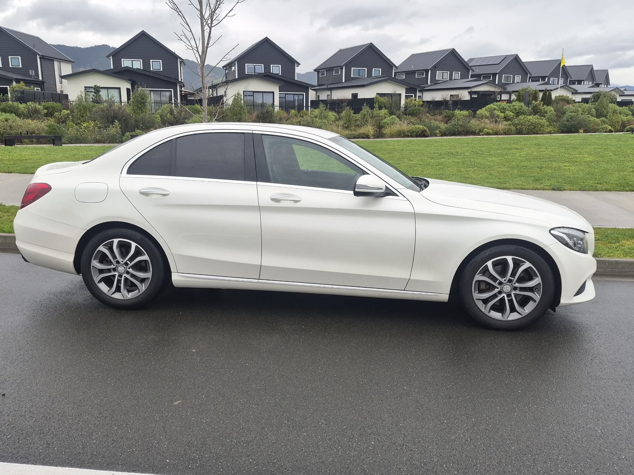 Vehicle photograph 3