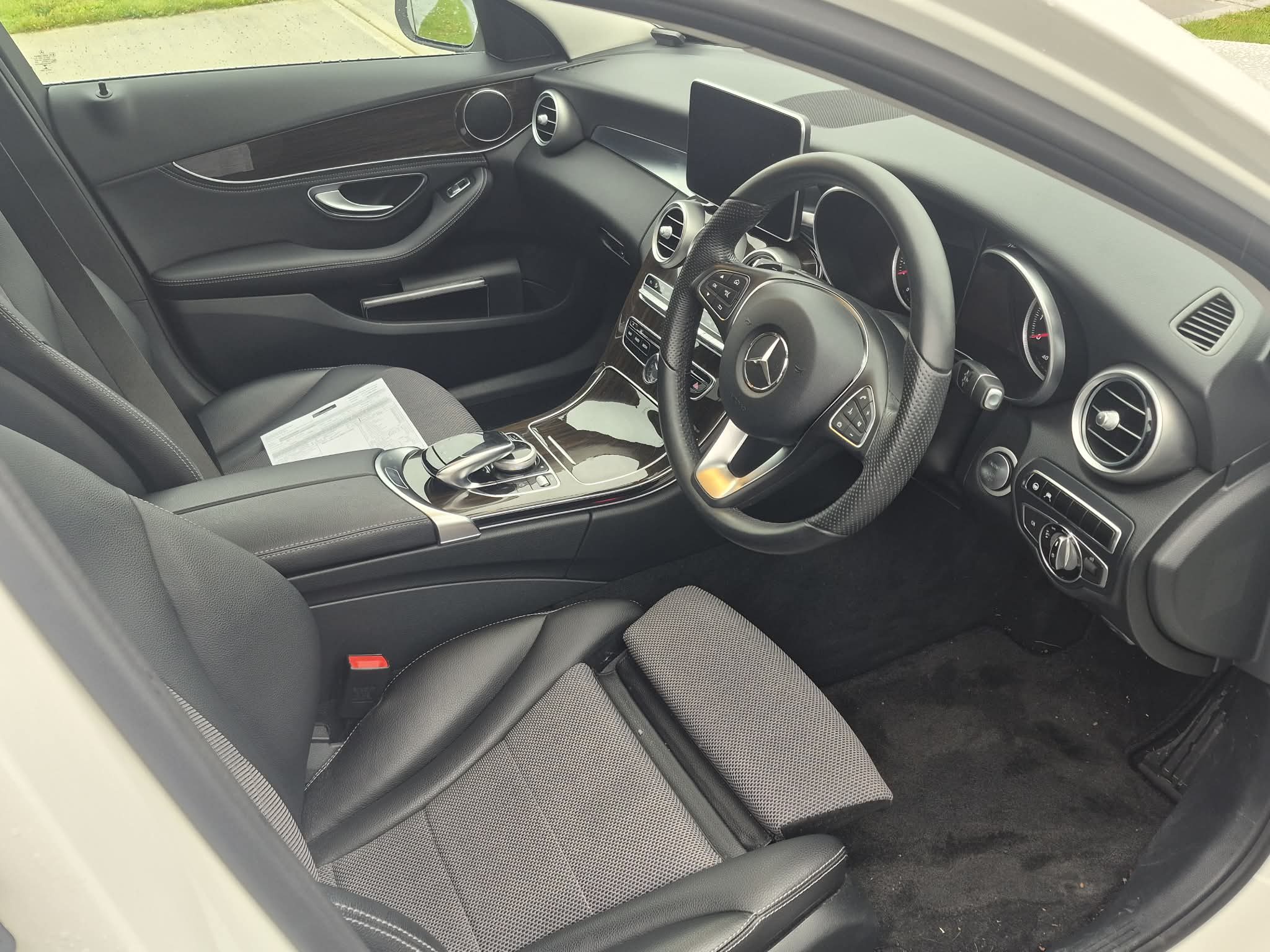 Vehicle photograph 5