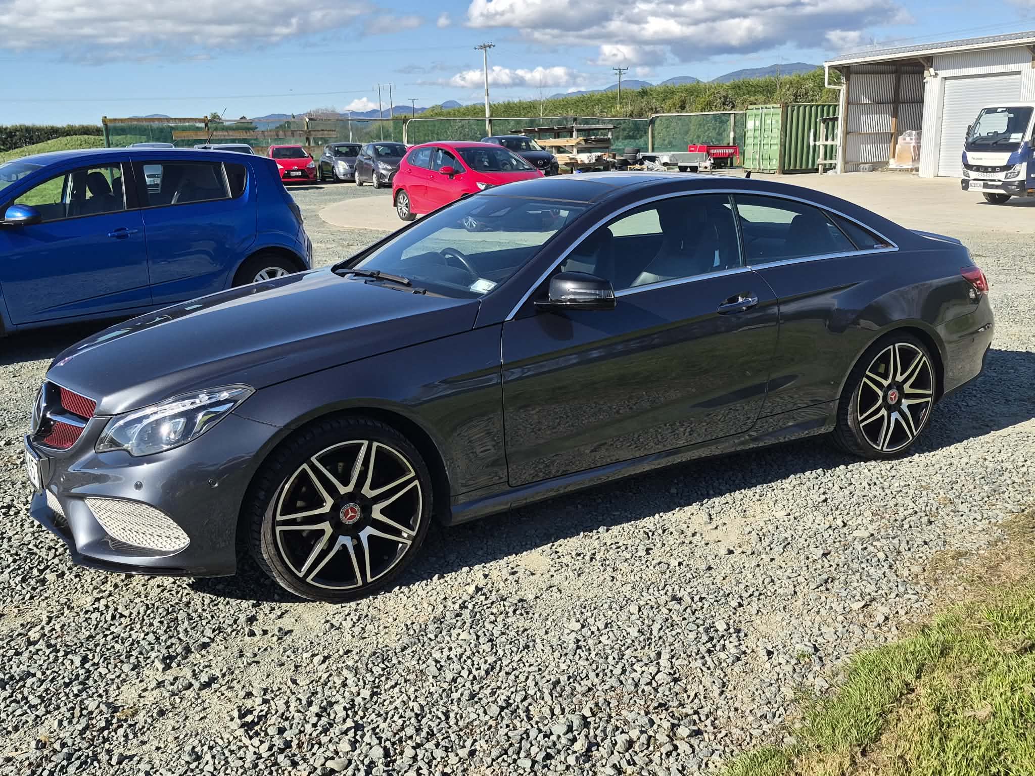 Vehicle photograph 2