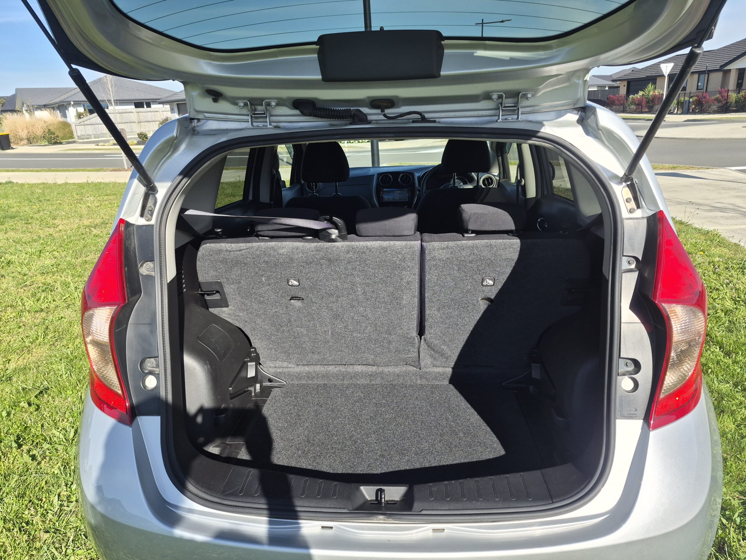 Vehicle photograph 5