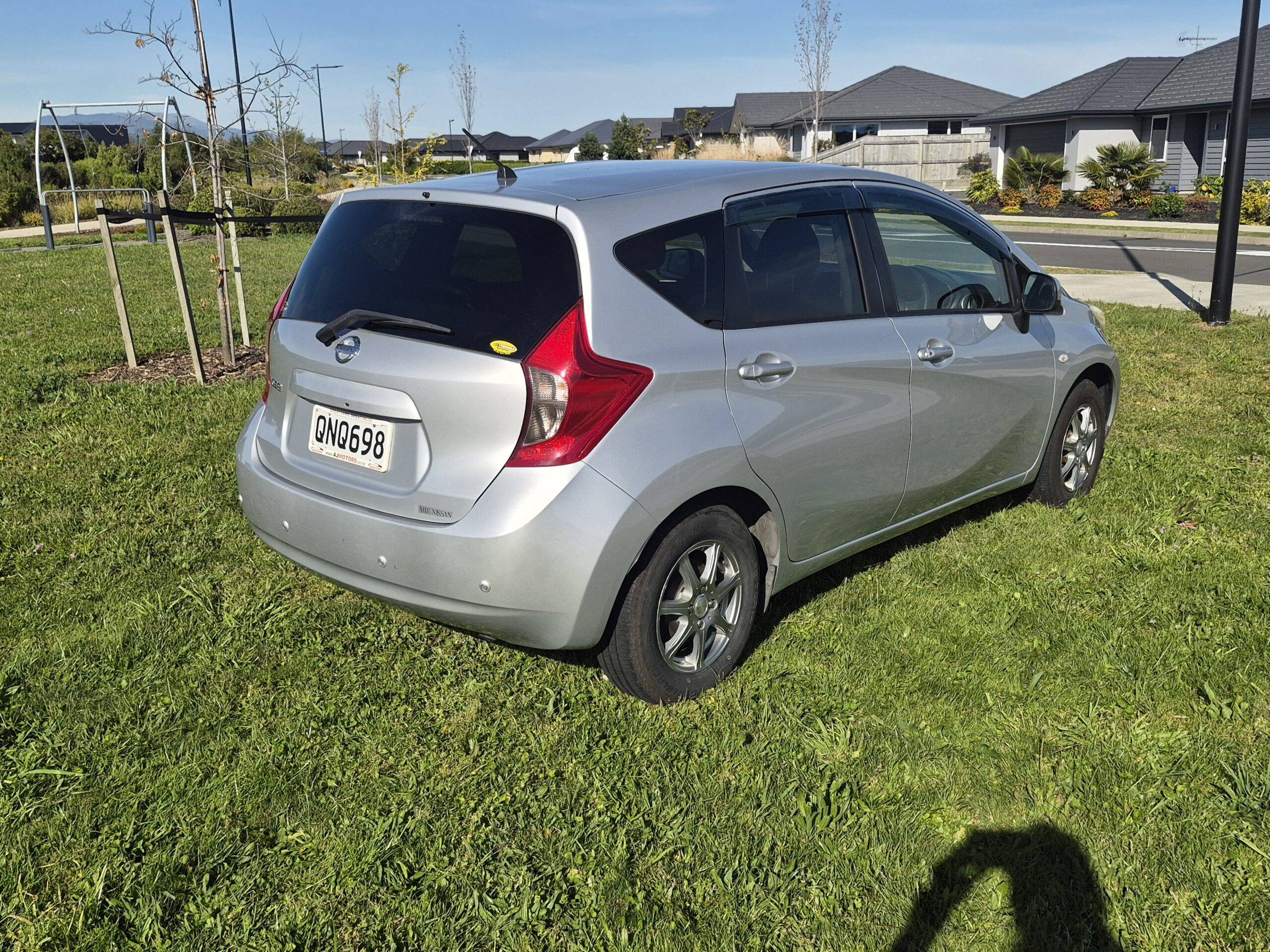 Vehicle photograph 3