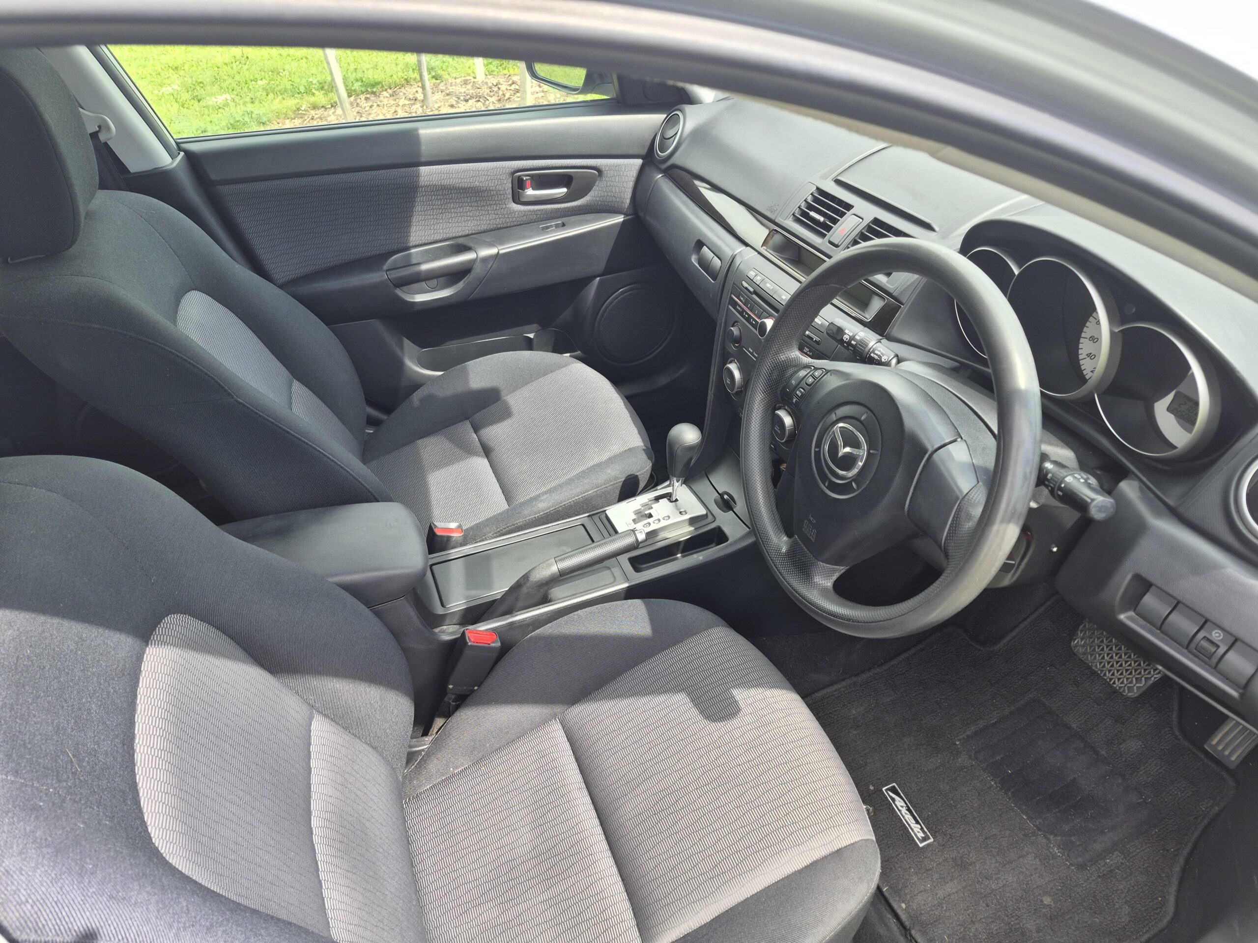 Vehicle photograph 7