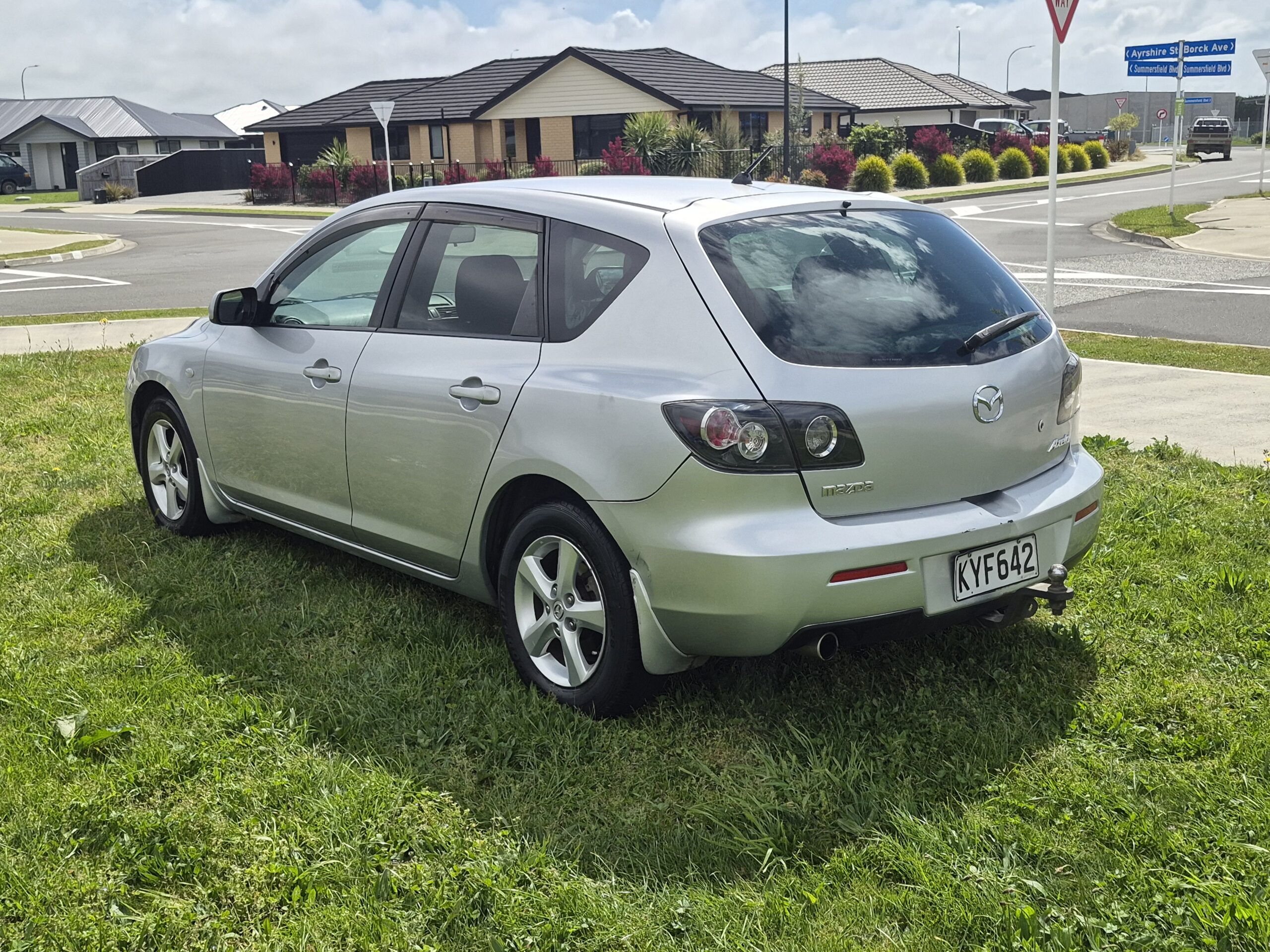 Vehicle photograph 4