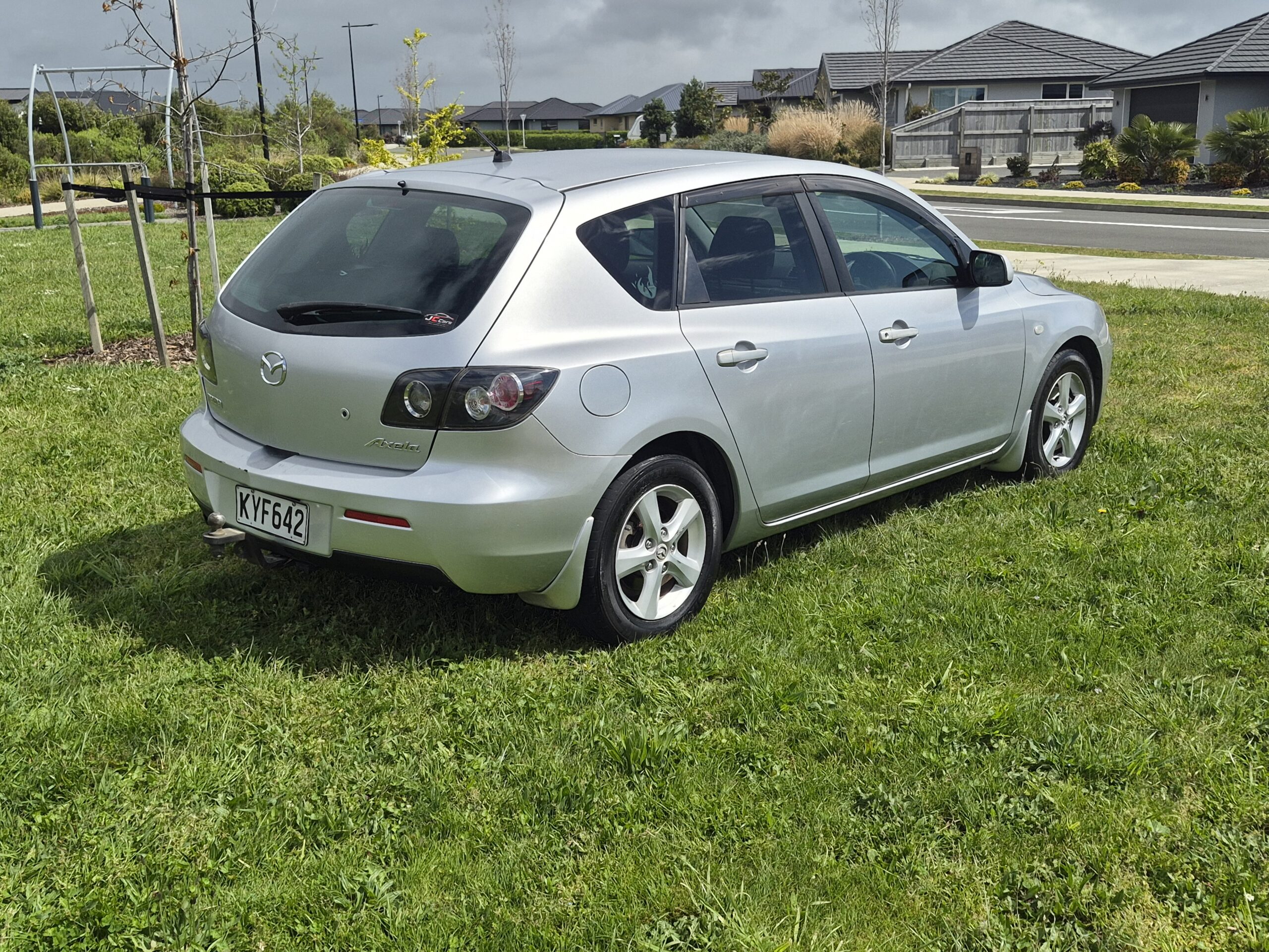 Vehicle photograph 3