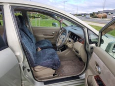 Vehicle photograph 6