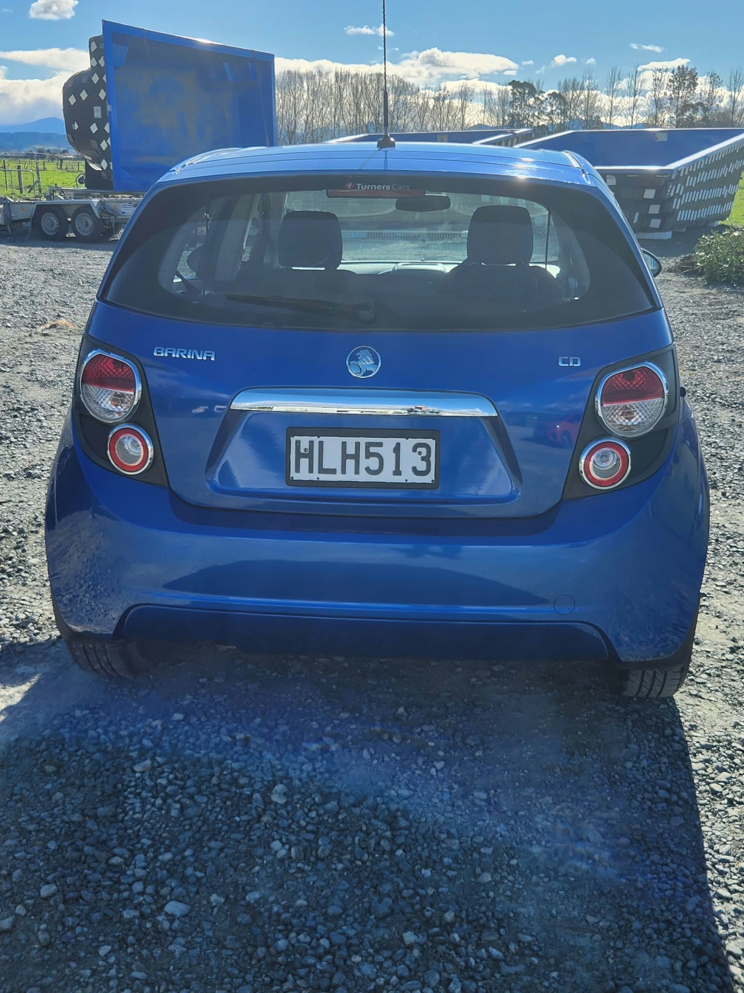 Vehicle photograph 4