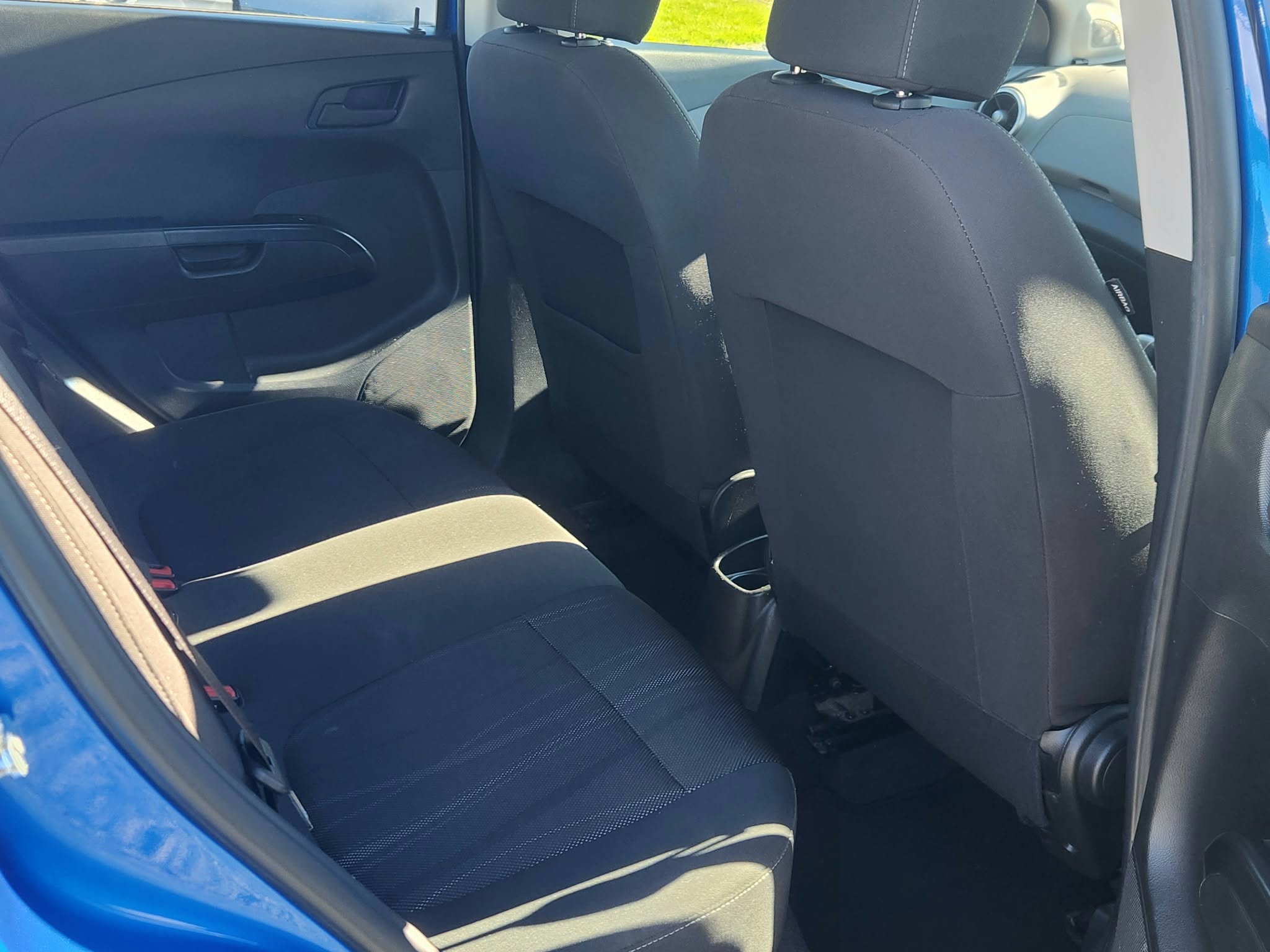 Vehicle photograph 7