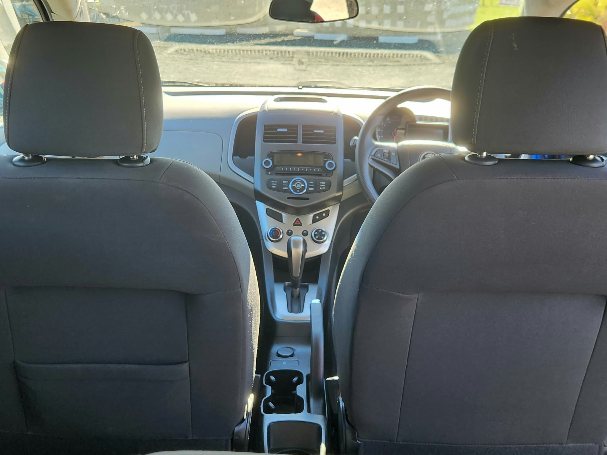 Vehicle photograph 6